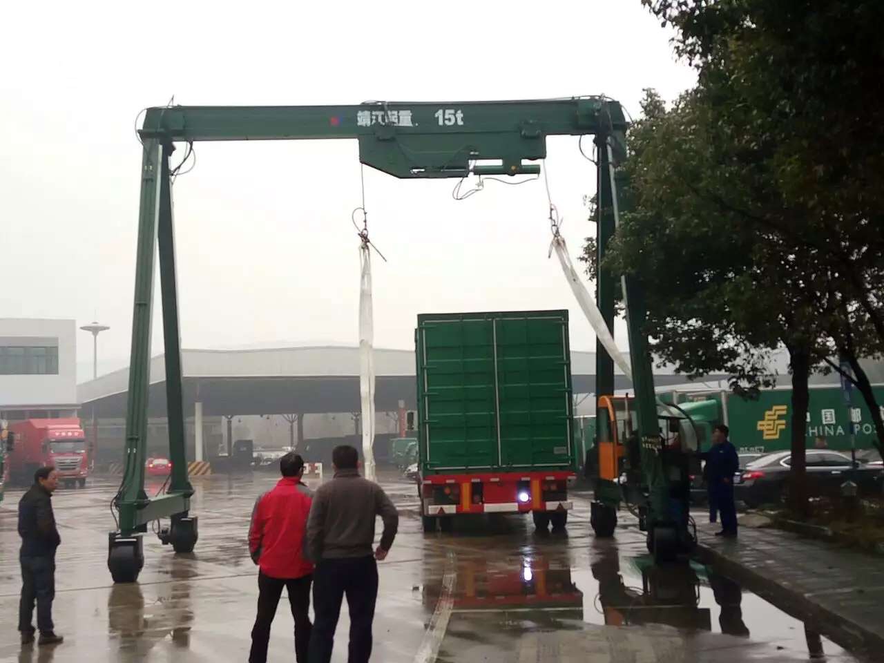 輪胎式集裝箱龍門(mén)吊(南京佛車(chē)物流).jpg
